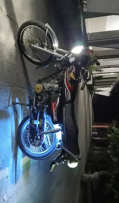 Honda 125 Red color 2015/16 [03703703090] WhatsApp number
