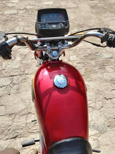 united 70 cc2024 model lush condition  03069492844 rabta number