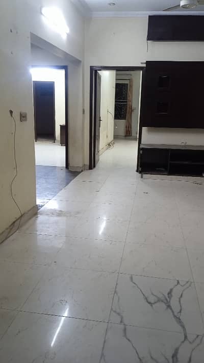 Allama Iqbal Town - Ravi Block 10 Marla Lower Portion Up For Rent