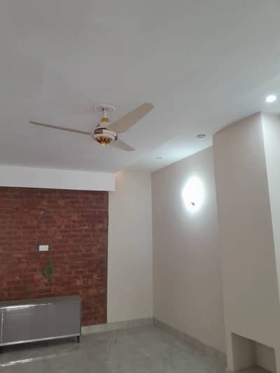 3 MARLA FLAT FOR RENT IN HIGHCOURT PHASE 2 COLLEGE ROAD LAHORE BIJLI PANI AVAILABLE USE FOR FAMILY OR BACLOR