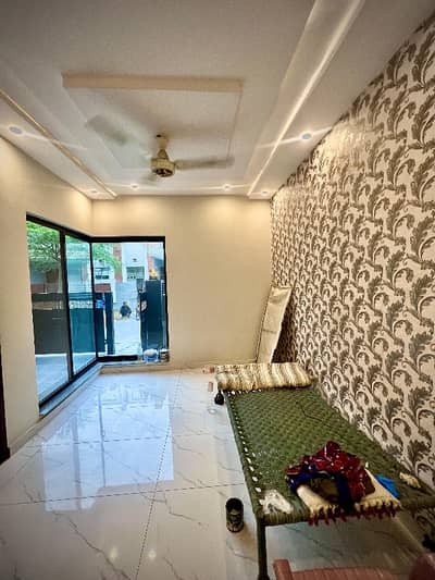 5 MARLA BRAND NEW HOUSE FOR RENT