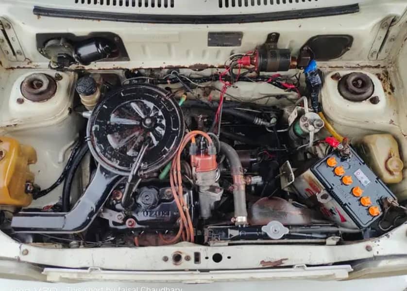 چھت جینمن ہے سائیڈیں پینٹ ہیں اندر سے روم جینون ہے انجن روم جینن ہے 3