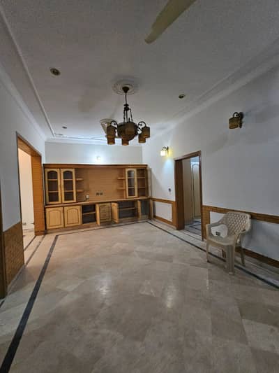 E-11/1 10 marla grund portion Available for rent in e11 Islamabad