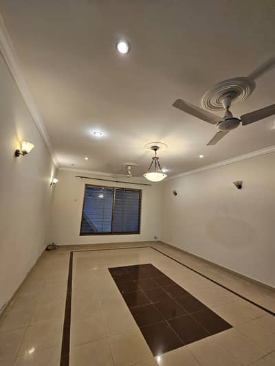 E-11 1 Kanal upper portion available for rent in e11 Islamabad