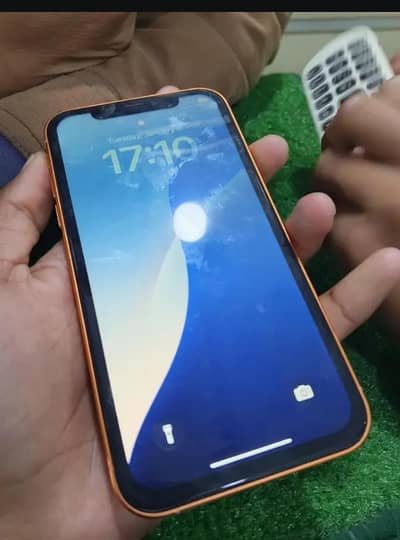 I phone vr converted 17pro max  all ok back sa cover  crack ha