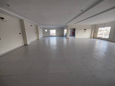 GROUND FLOOR BEST FOR BANKS AND OTHER DISPLAY BUSINESS, GREAT FOOTFALL