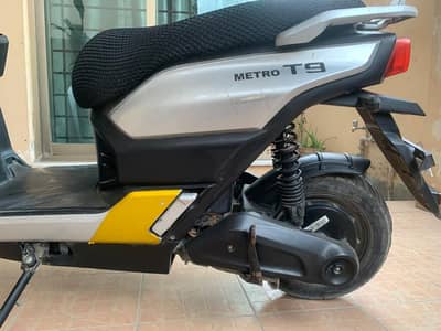 Metro T9 Electric Scooty