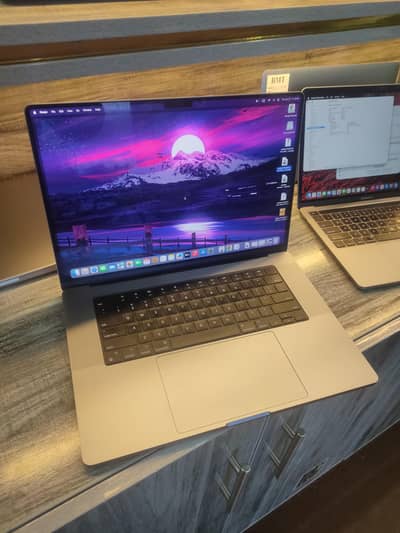 M1 pro 16inch 16gb ram 1tb SSD 2021  16 COREs