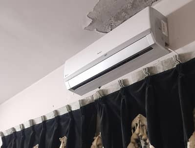 gree inverter 1 ton ac like new