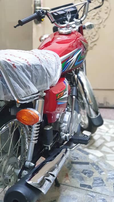 lush condition Honda 125 urgent sale karna hai all okay . 03124119863