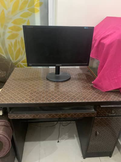 i5 3rd Generation Cpu With LCD and New Computer Table