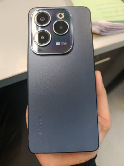 Infinix hot 40 8/256 10/10 condition complete box