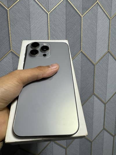 15 pro max factory unlock  phisical esim  water pack