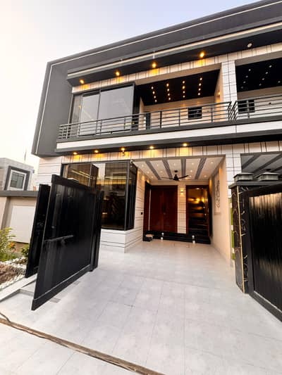 Prime Location 5 Marla House Available For Sale In Park View City, Park View City