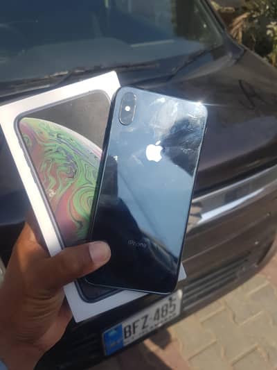 10/10 condishn like new 79 betry health 64 gb