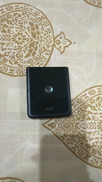 Motorola Razr Ultra 2025 ( razr 60 )