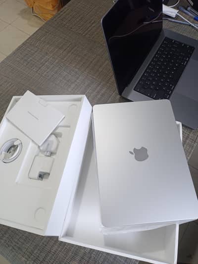 MACBOOK AIR M4 2025 13 16GB 256GB 2 CC 100 HLT 3 YEAR WARRANTY MDM BYP