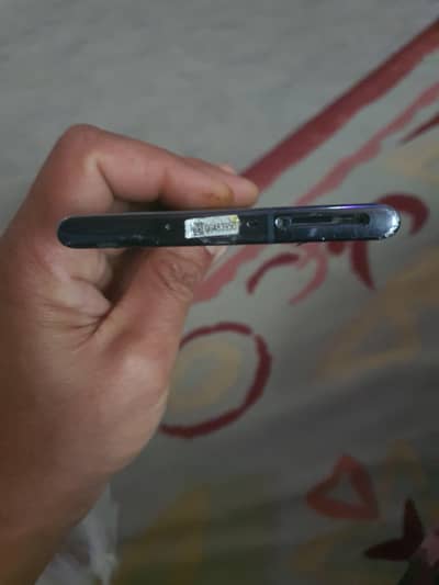 Samsung galaxy note 10 ka panel available hai aur do line hai