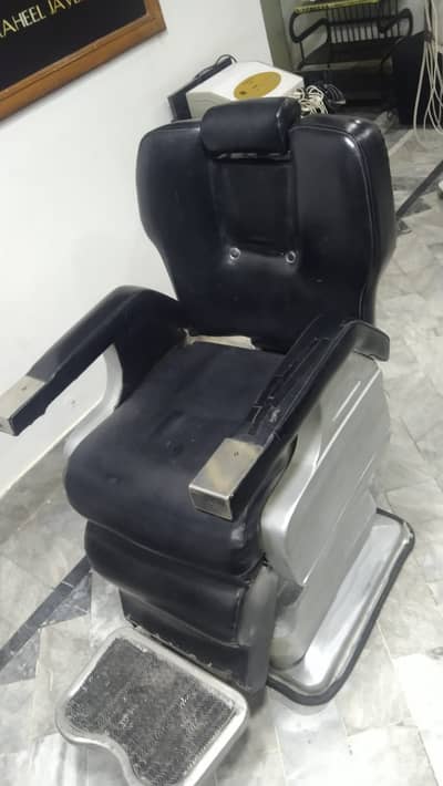 Salon chair