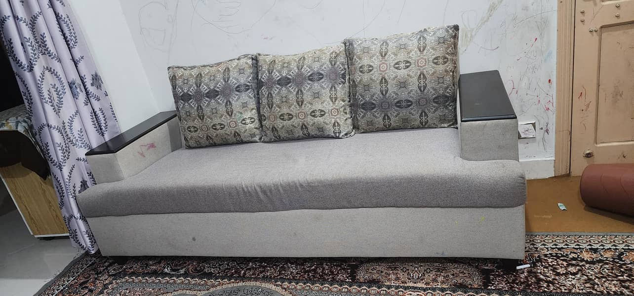 5 seater sofa 0