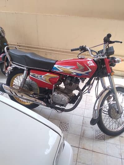 A honda  CG 125 avlbl 2020 model.