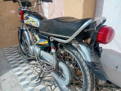 2011 model a  riksha or fx k sath marcha karna ha