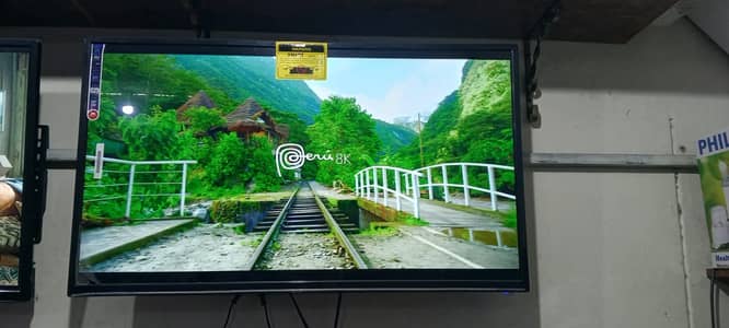 32 inch led,30 INCH  smart uhd 8k model 3 year warranty O32O7364451