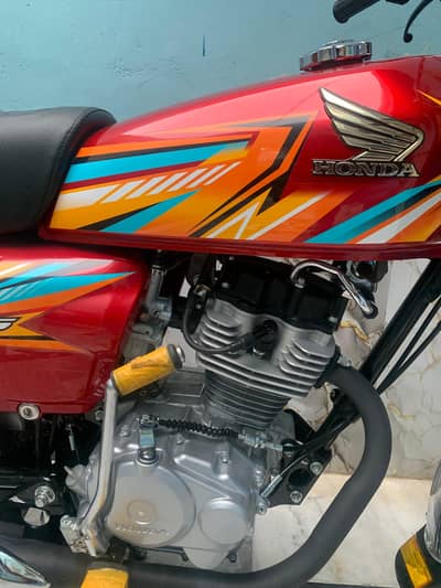 Honda 125 red 510 serial 560 km drive just like brand new