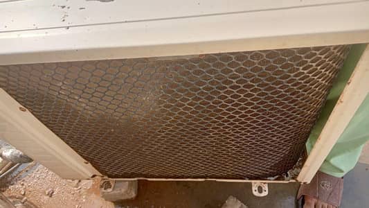 Kenwood 1 ton non inverter genuine condition(with compete saman)