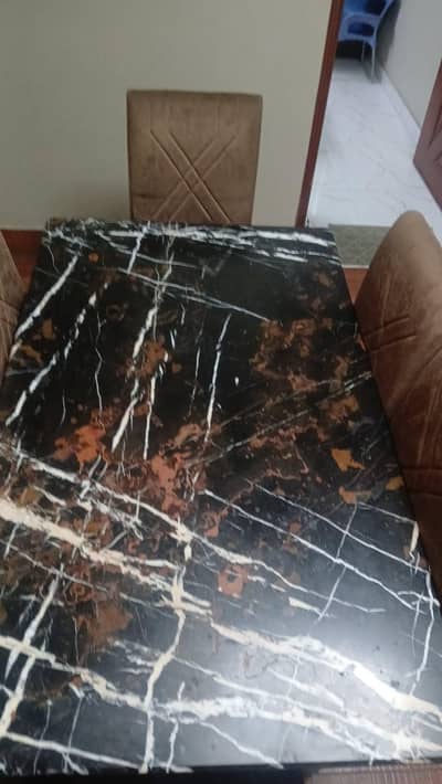 Dining Tabel With marbel top