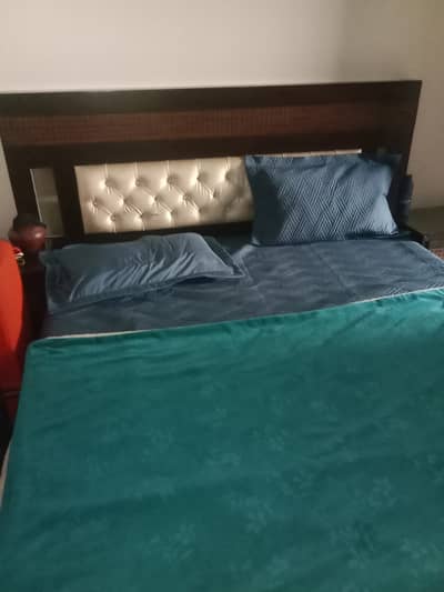 Kingsize bed without mattress