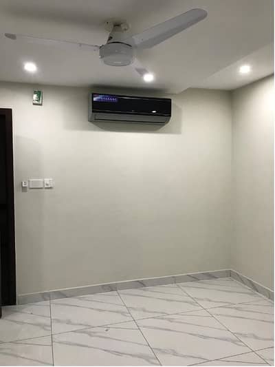 Brand New Semi Furnished Area 550 Square Feet Available For Rent Corporate Office Main Boulevard Road Gulberg 3 Lahore