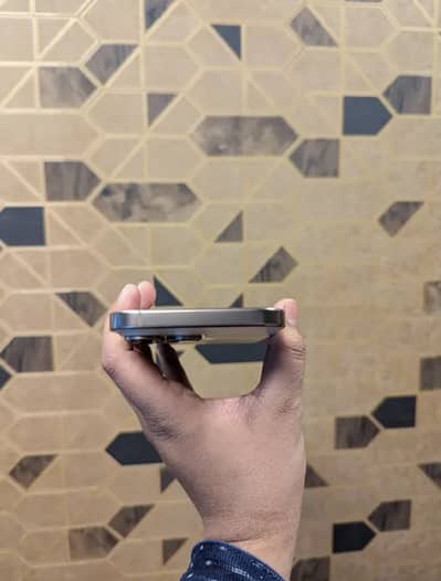 I phone 16 pro max FU LLA modal health 98 cycle 270 condition 10by9.5