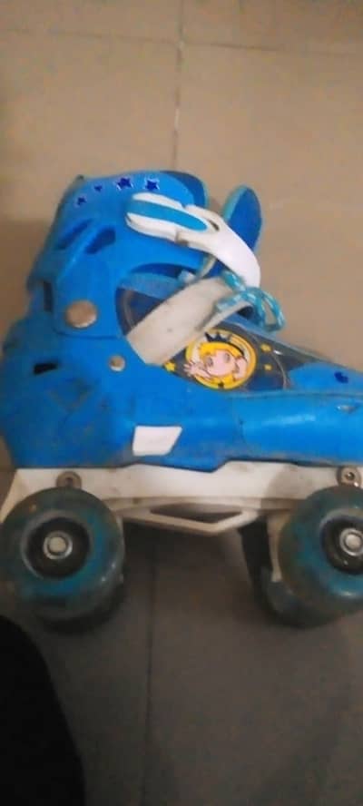 roller skates for kids age 7-8 yrs. NO DAMAGES