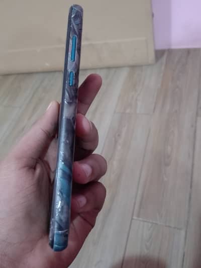 4 64 but touch broken with orginal charger