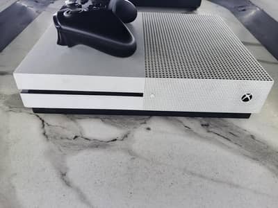 XBOX ONE S - ONLINE - 300+ FREE GAMES + GAMEPASS AVAILABILITY