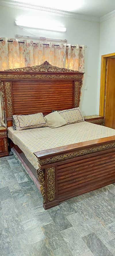 wooden Bed just like new. only 2.5 years used
