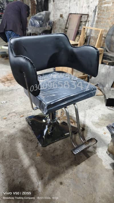 Saloon chair/Barber chair/parlour chairs/Trolley/Manicure/massage bed