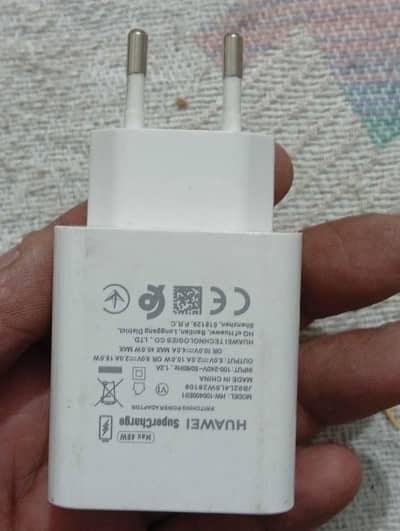 HUAWEI 40W FAST CHARGER WITH 5A CABLE FOR CALL 03216465426