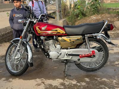 Honda 125 SE Golden Edition