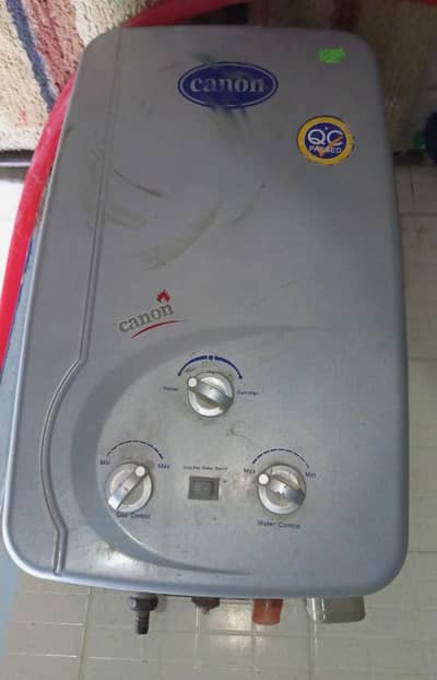 Instant electrical geyser  8 litres