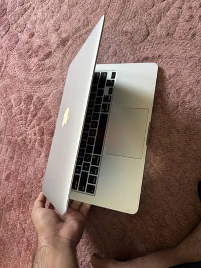 MacBook Pro 2015 8gb ram 256gb memory