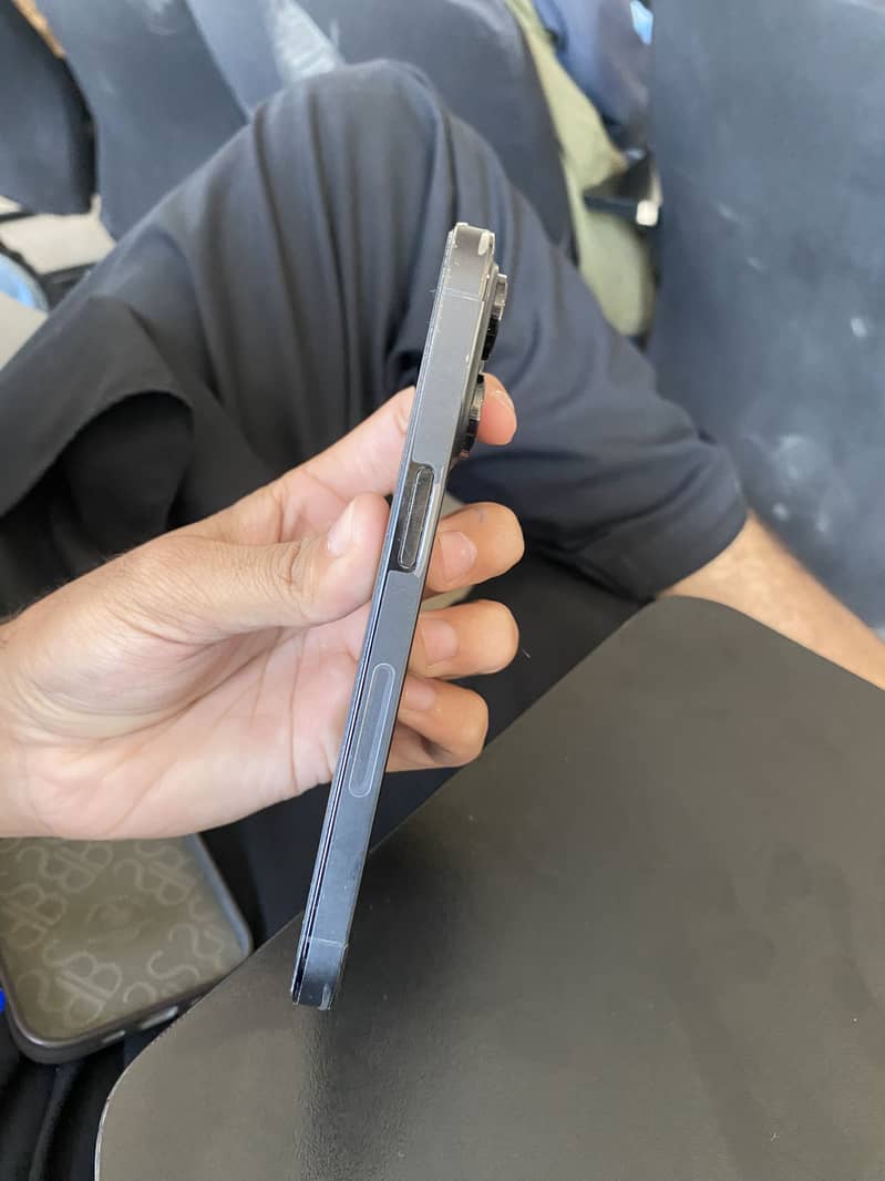 iPhone 14 pro 4