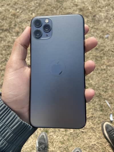 iPhone 11 pro max non pta not a jv (urgent sale)