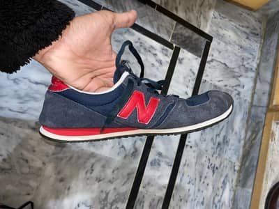 New Balance 220 Navy & Red - Retro 70s Lifestyle Sneakers