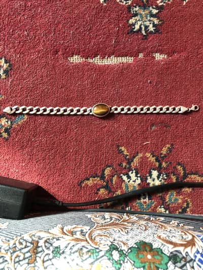 Silver chain with tiger eye stone