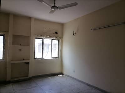 Spacious 10 Marla House Available For sale In Askari 5