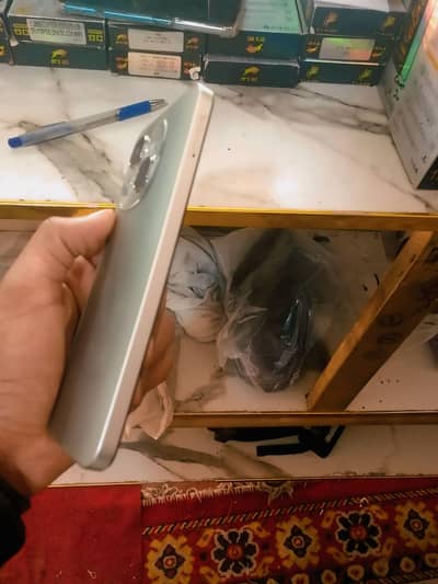 10\10. original charger,box available