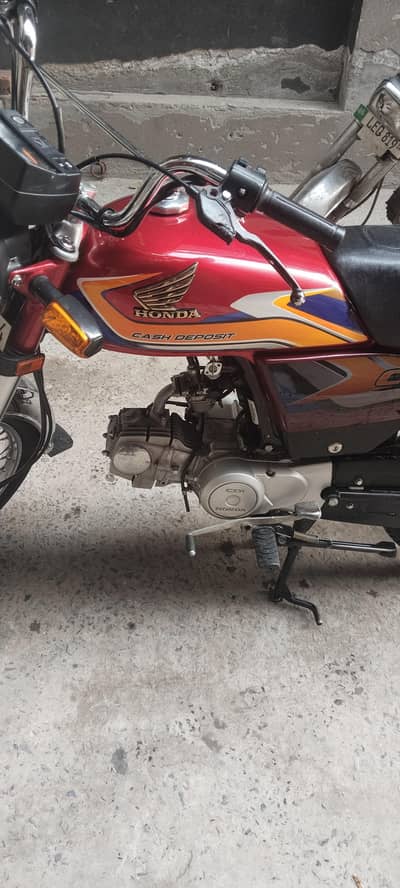 CD 70 25 model fast owner koi kam nai hona hai  number l 03234422047