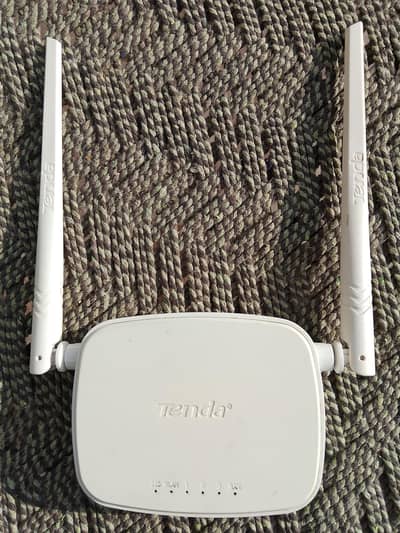 Tenda WiFi Router – Like New